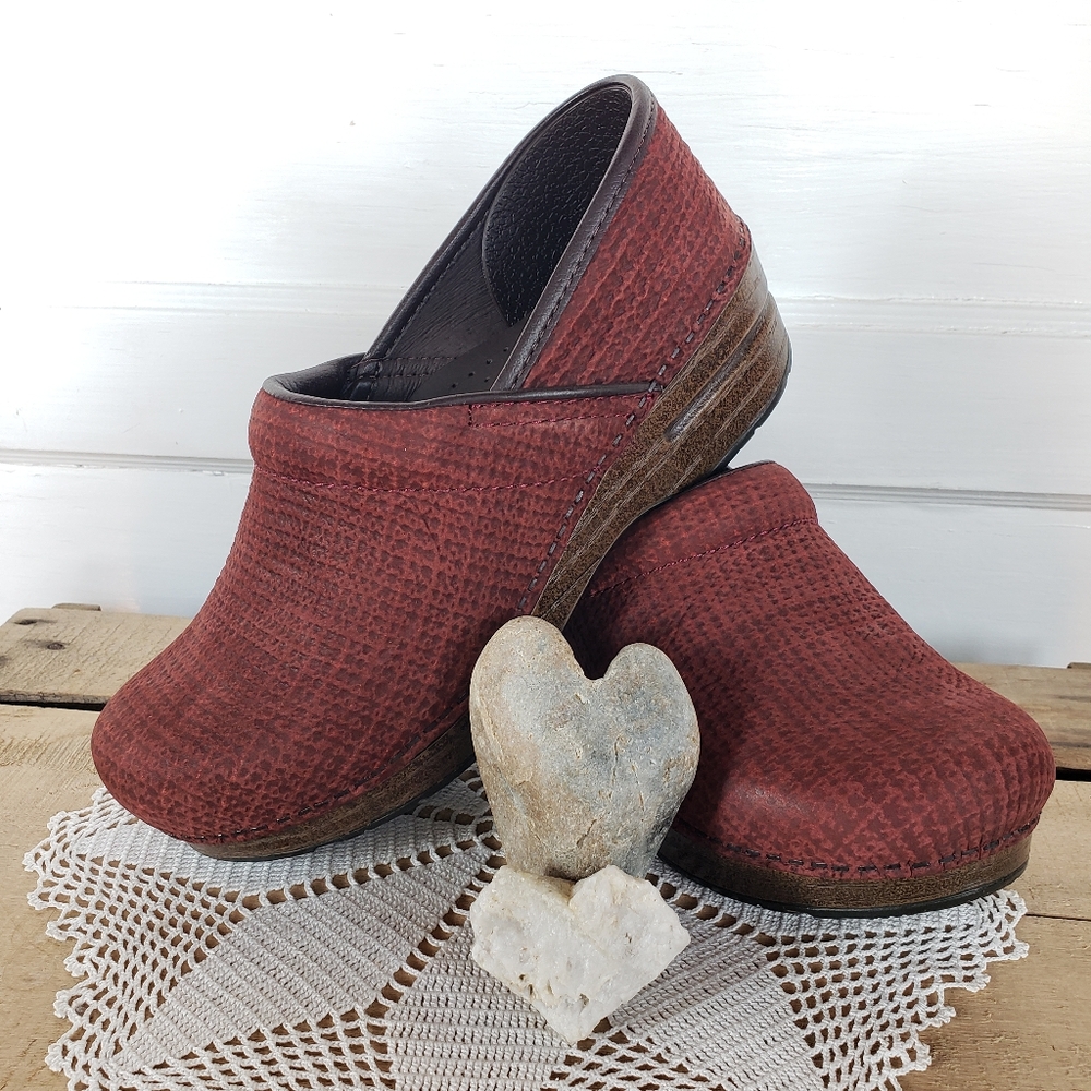 Russet Dansko Pro Clogs Textured Nubuck Suede Boho Pairie Cottage Whimsy 7.5-8